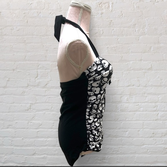 Retro Pin Up Style Skull print Swimsuit, Halter top, black and white - Picture 3 of 7